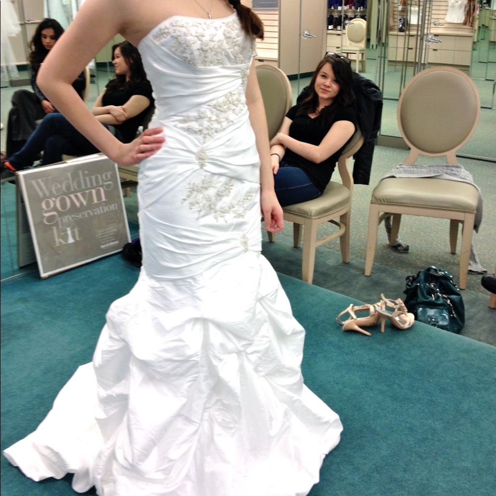 David’s bridal wedding gown size 2